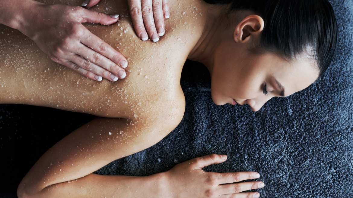 Full Body Organic Scrub & Glow